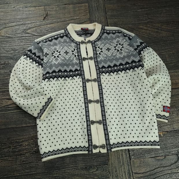 [노르웨이빈티지] 에스닉 패턴 노르딕 버클 니트 가디건 M18975