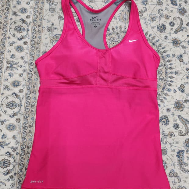 나이키 드라이핏 핑크 스포츠 탱크탑 M