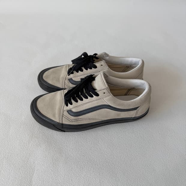 반스(Vans) 스웨이드 스케이터