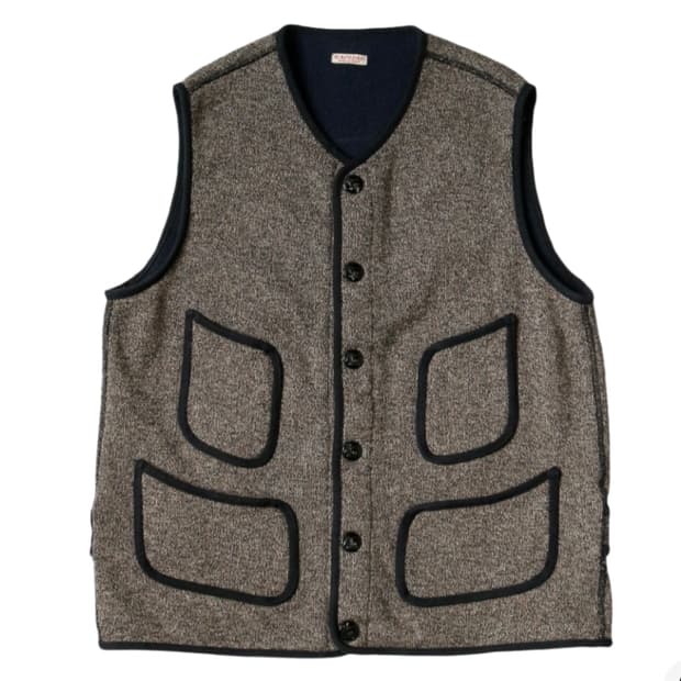 캐피탈 비치 플리스 비치 베스트 차콜 4사이즈 팔아요