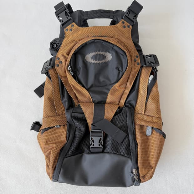 오클리(Oakley) 백팩(지퍼 손잡이 파손, 고질적 문제)