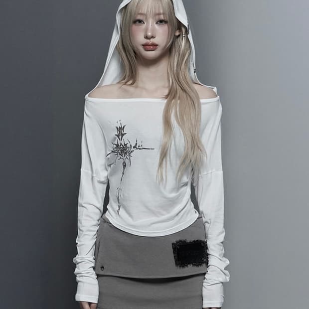 에트오소메 레터링 후드 슬림핏 롱 슬리브 탑 아이보리