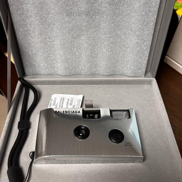 발렌시아가 기프트 카메라