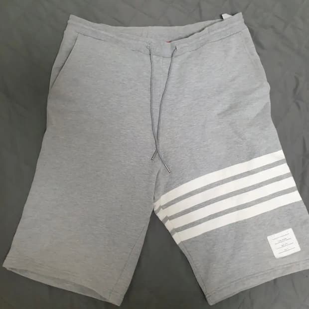 톰브라운반바지 급처합니다 사이즈3