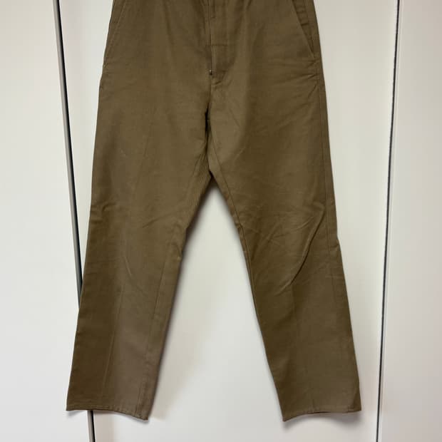 자라 카키색 세미와이드 면바지 31
