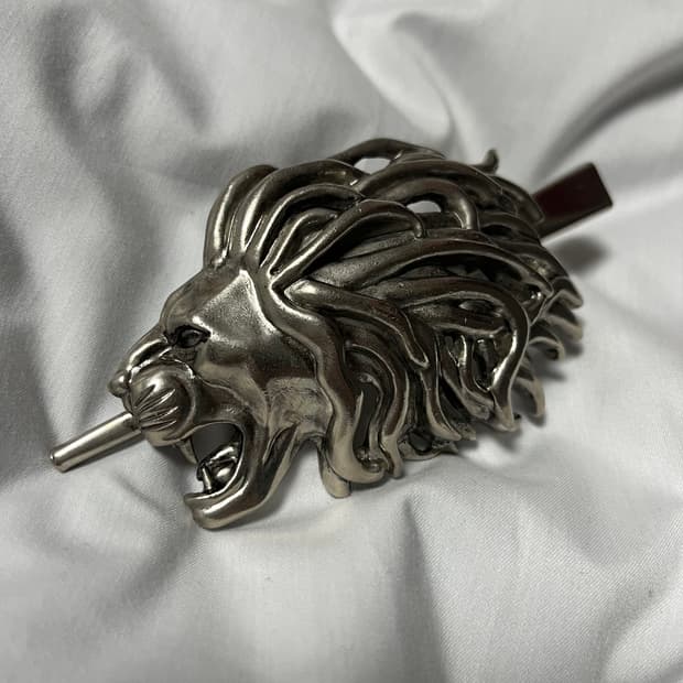 캐피탈 라이언 펜던트 스카프 핀 실버