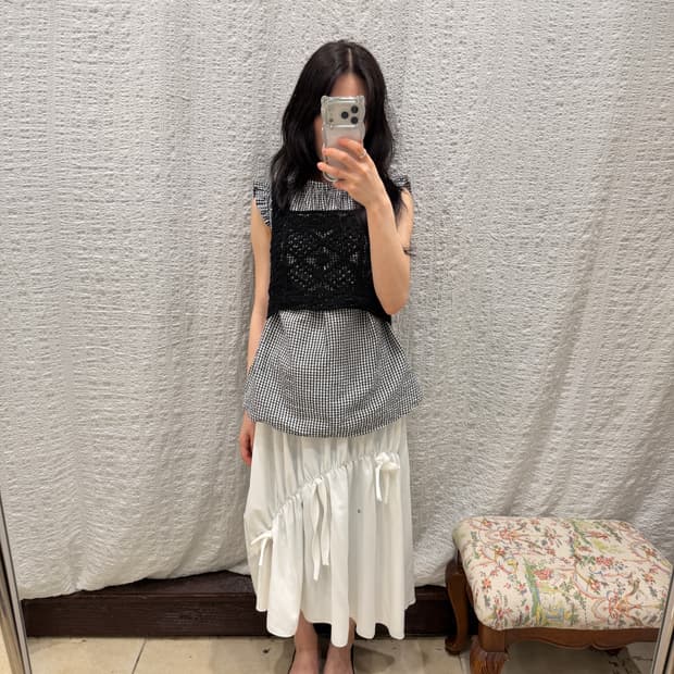Check patterns frill blouse