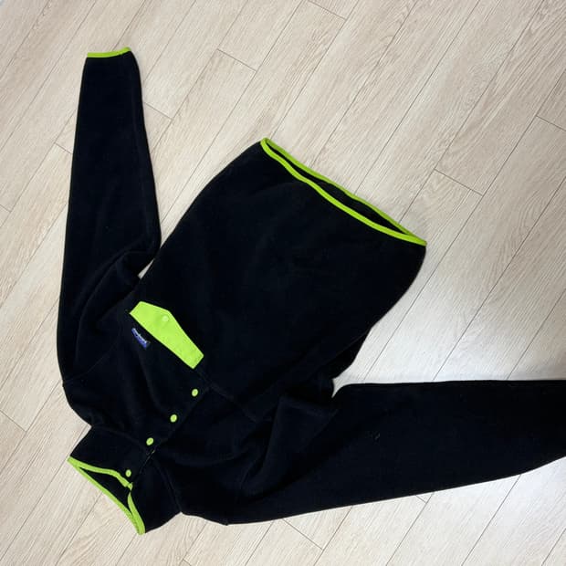 파타고니아 신칠라 블랙 라임 XS