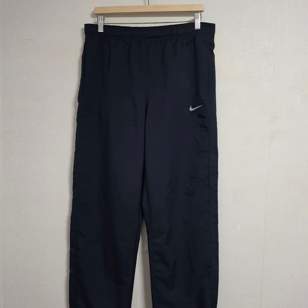 Nike 솔로 스우시 나일론 팬츠 L
