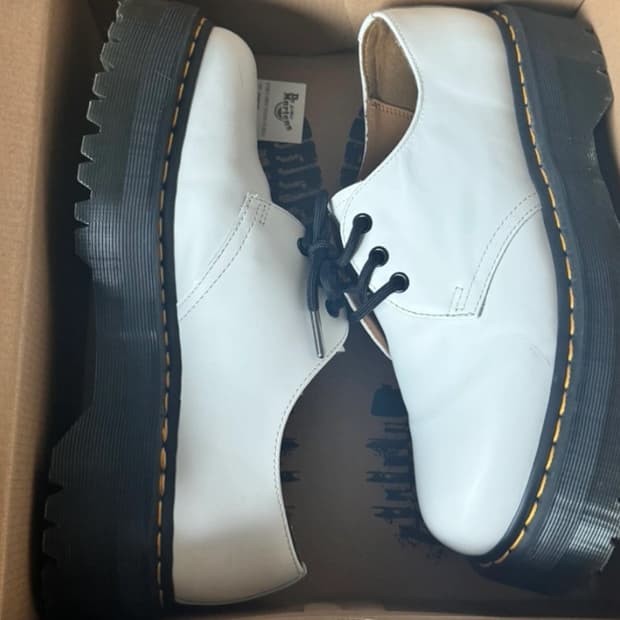 닥터마틴 1461 쿼드 스무스 화이트