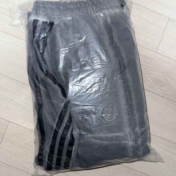 아디다스 떠그클럽 버뮤다 팬츠 L