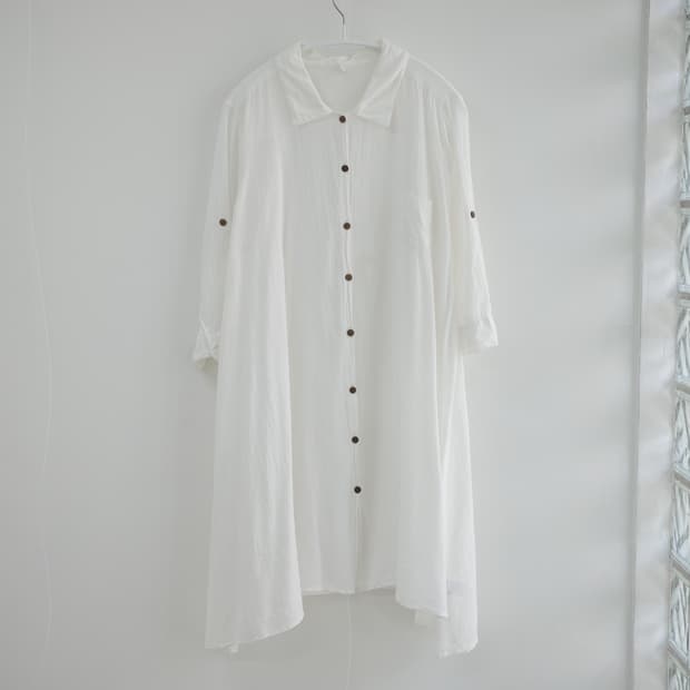 White collar wood button one-piece