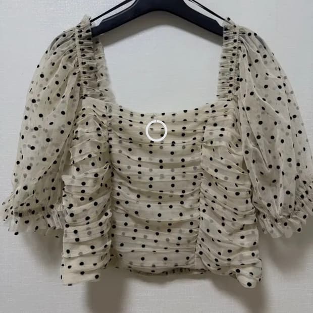 H&M 도트 스모킹 블라우스 (EUR 42)