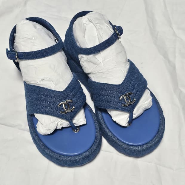 샤넬 S/S 데님 CC 샌들