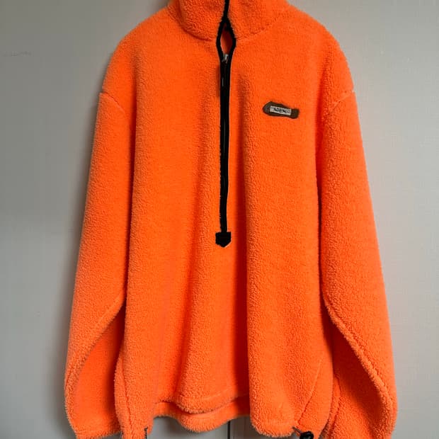 아더에러 오렌지 풀오버 플리스