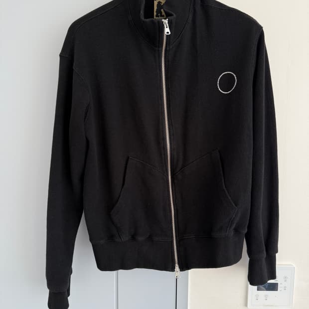 사일런트실러블 Horseshoe zip-up jacket / Black