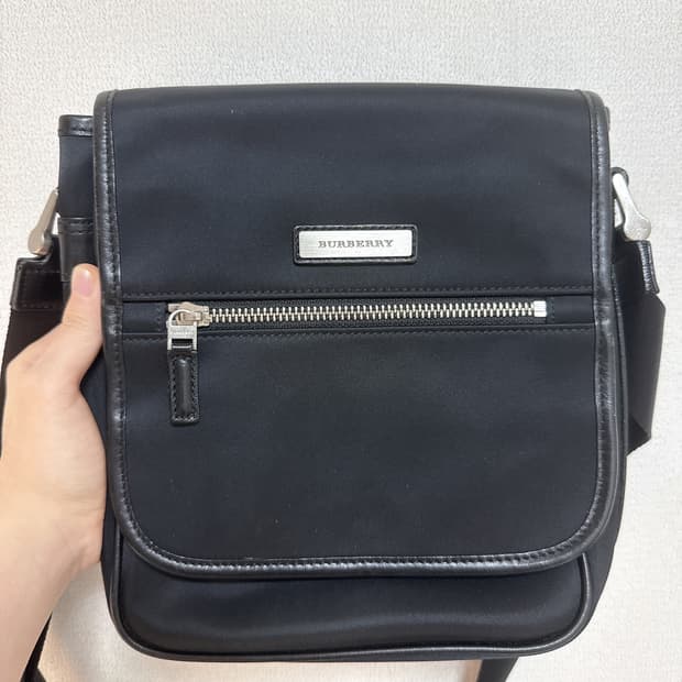 100프로 정품 버버리 체크 크로스백