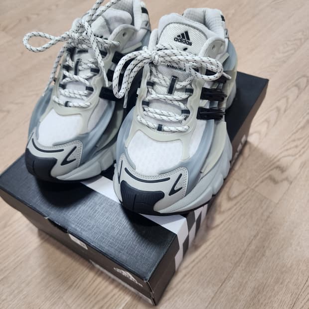 아디다스 x 퍼렐 윌리엄스 아디스타 젤리피쉬 솔리드 그레이 