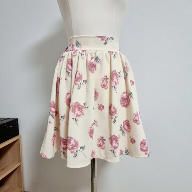 일본구매 허리뒷밴딩 플레어 스커트 속바지안감 치마 (표기M) 새상품