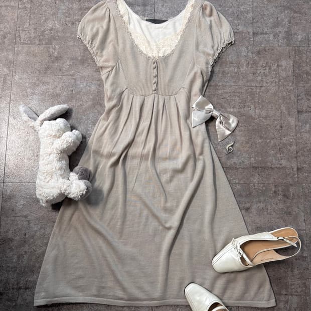 버튼 넥 퍼프 슬리브 니트 원피스 (+레이스 이너)