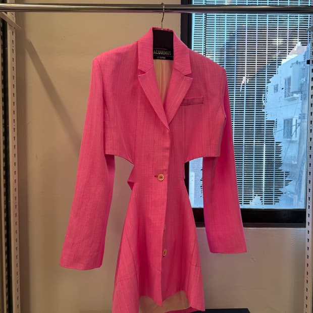 자크뮈스 르 라피아 컷 아웃 블레이저 드레스 (2023ss)