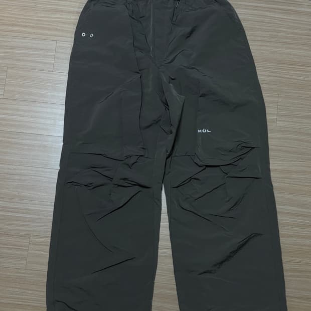 큘 파라수트 팬츠