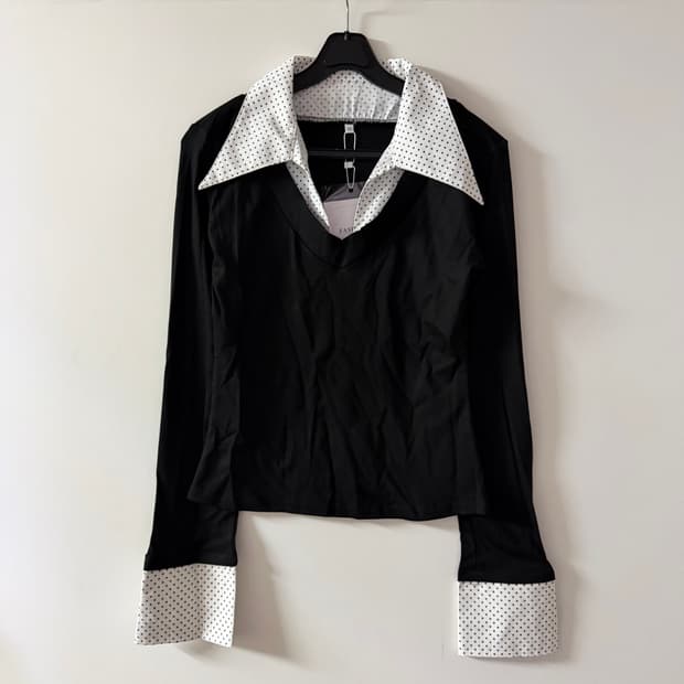 새상품 여자 도트 카라넥 긴팔티