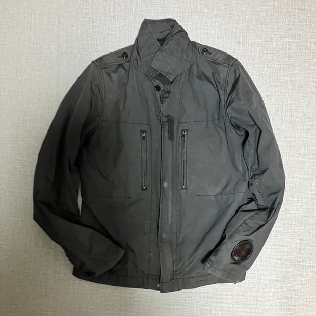 Cp컴퍼니 워시드 사파리 투포켓 셔츠자켓 백화점판