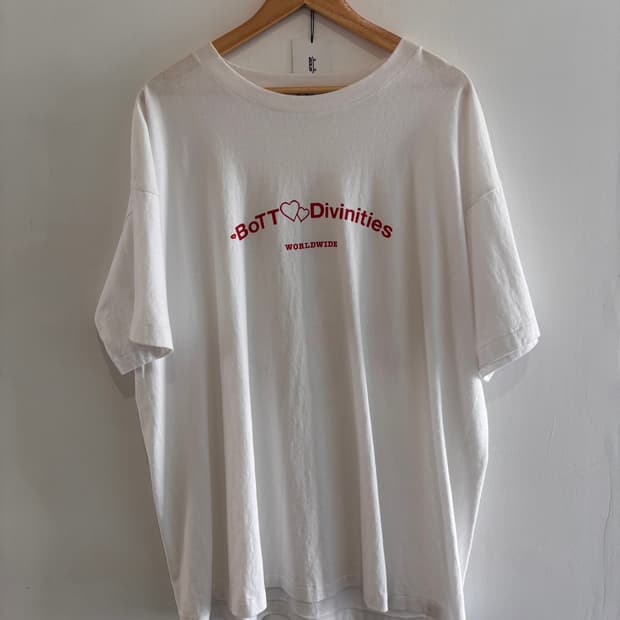 Bott x divinities short sleeve
