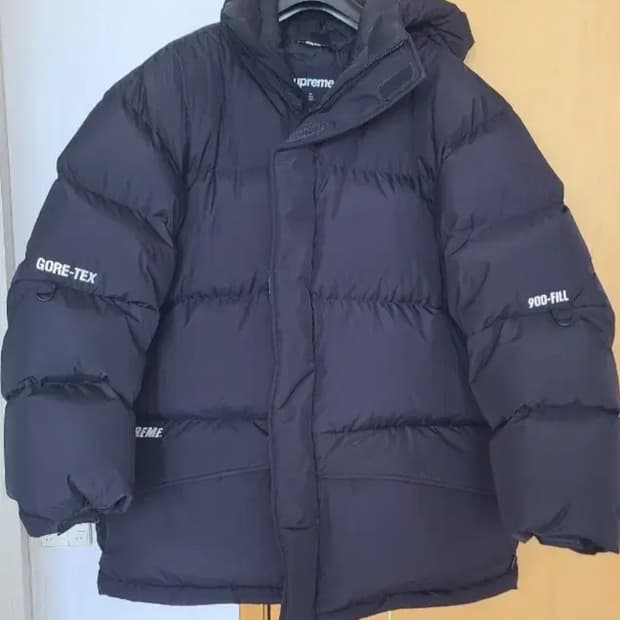 슈프림24FW 고어텍스 900필 다운 파카 블랙