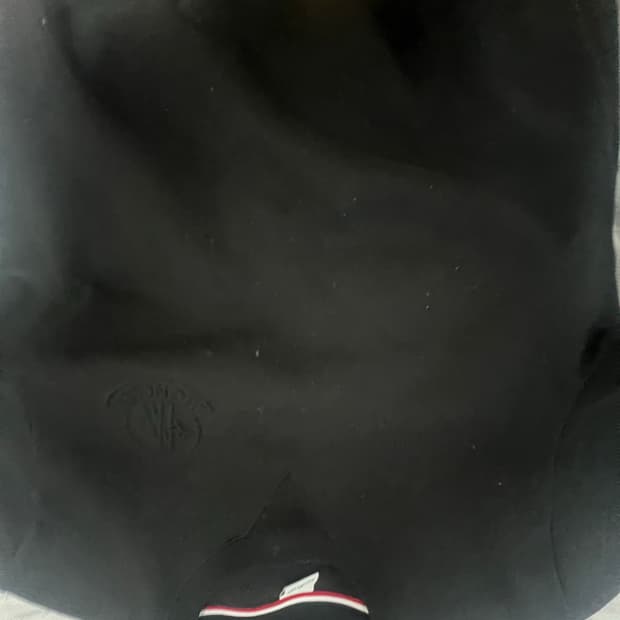 몽클레어 맨투맨