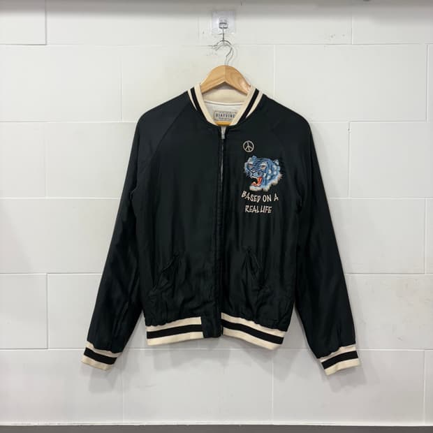 디아프바인 자수 스카쟌