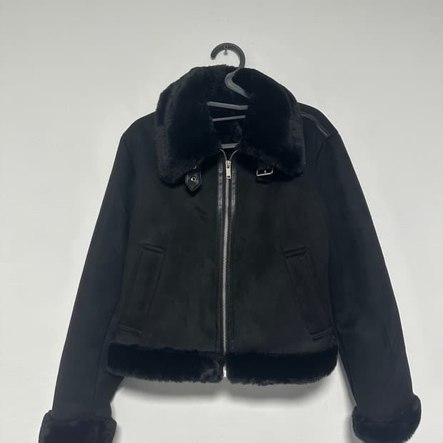 스파오 퍼배색 무스탕 S