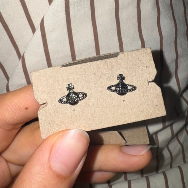 비비안웨스트우드 귀걸이 풀박