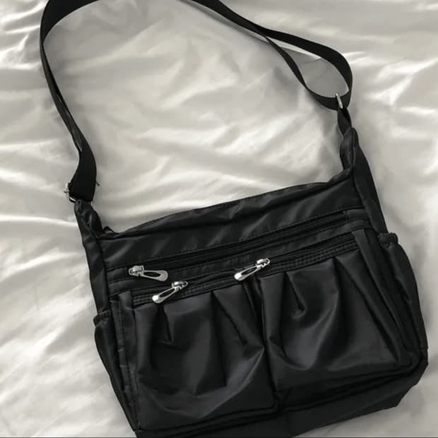 블랙 포켓 크로스백 가방
