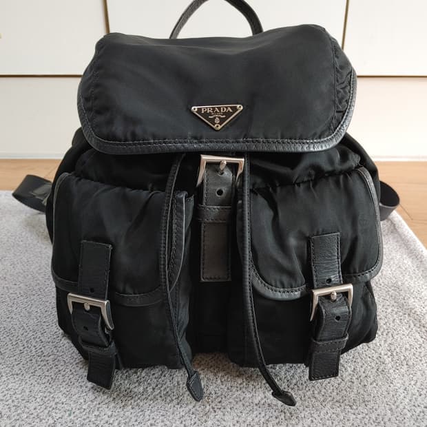 정품 프라다 테수토 나일론 투포켓 포코노 백팩