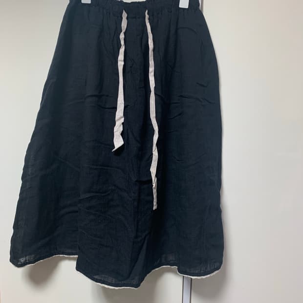 린넨 100 블랙 미디 레이어드 아일렛 스커트