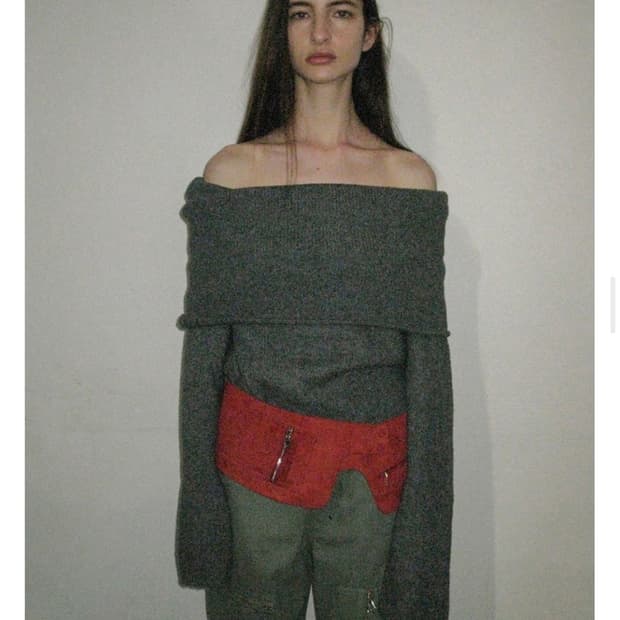 Partimento boucle off shoulder knit top