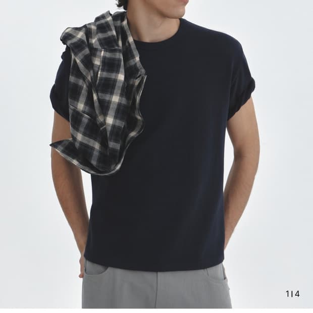 GIZU PK Cropped T-Shirt in Washed Navy