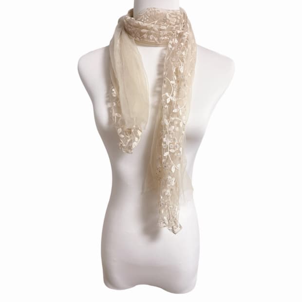 (이체시 에눌) 일본 화이트 페어리 글리터 포인트 시스루 디테일 머플러