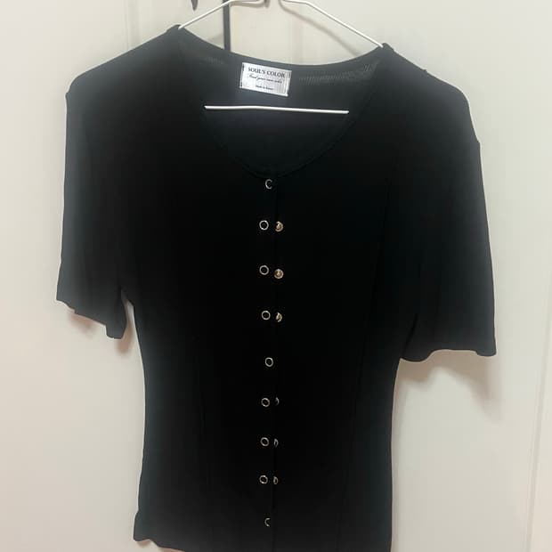 [Solus colour] 버튼 골지 반팔 티 - 블랙