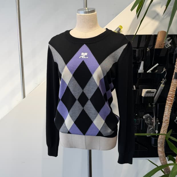 Courreges 꾸레쥬 아가일 로고 자수 라운드넥 니트 40