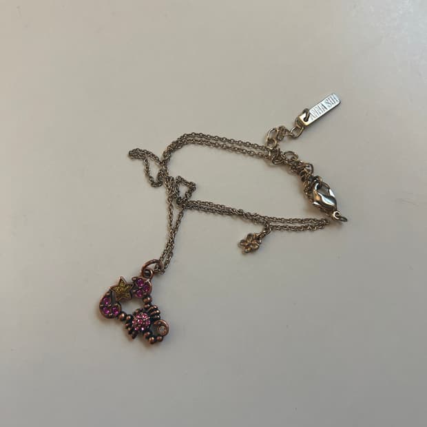 안나수이 전갈자리 목걸이