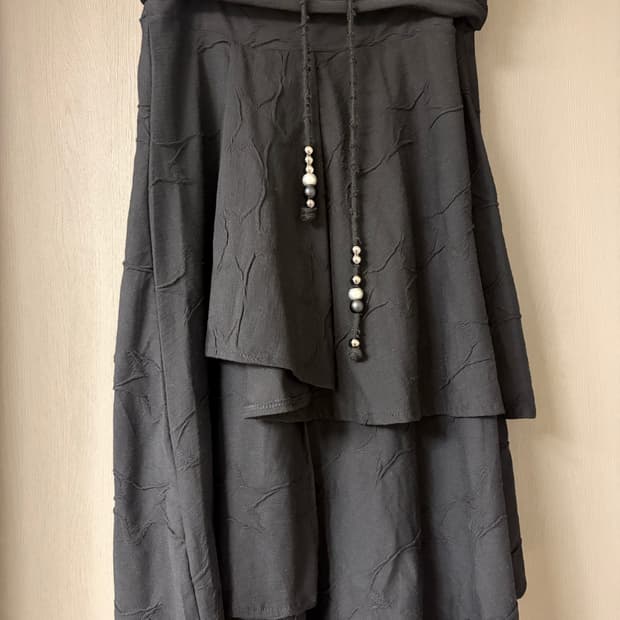 허그유어스킨 star flayered midi skirt (black)