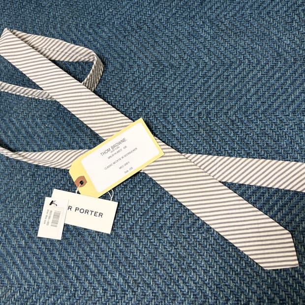 톰브라운 미드그레이 시어서커 넥타이