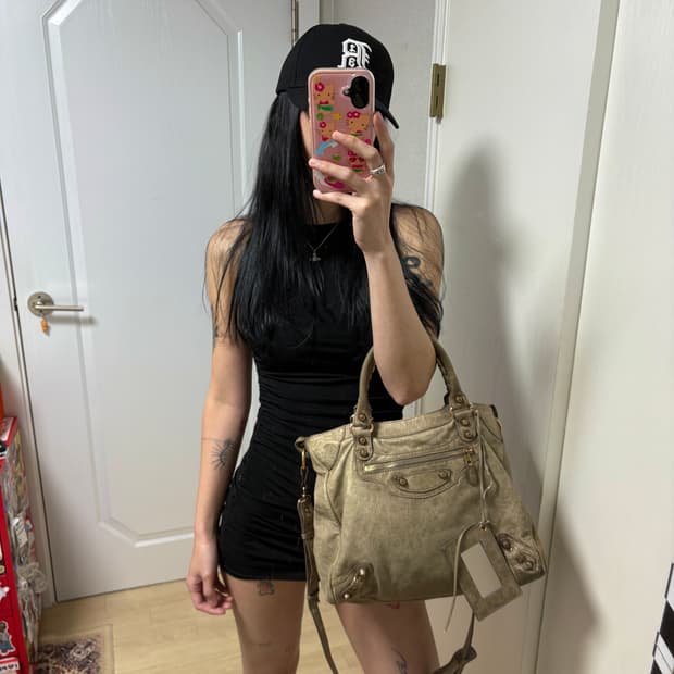 발렌시아가 모터백 브라운