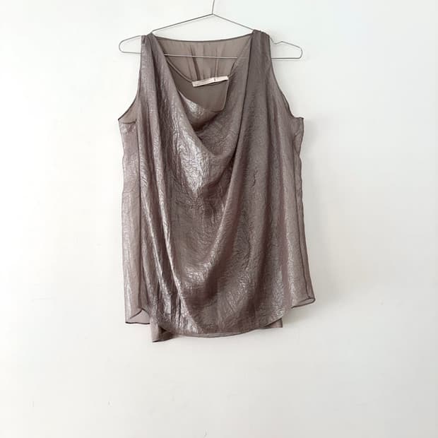 Glossy drape 2 top / moca brown
