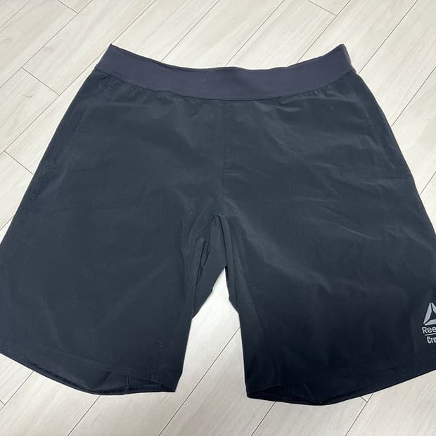 리복 헬스 러닝 크로스핏 운동 반바지 팝니다!