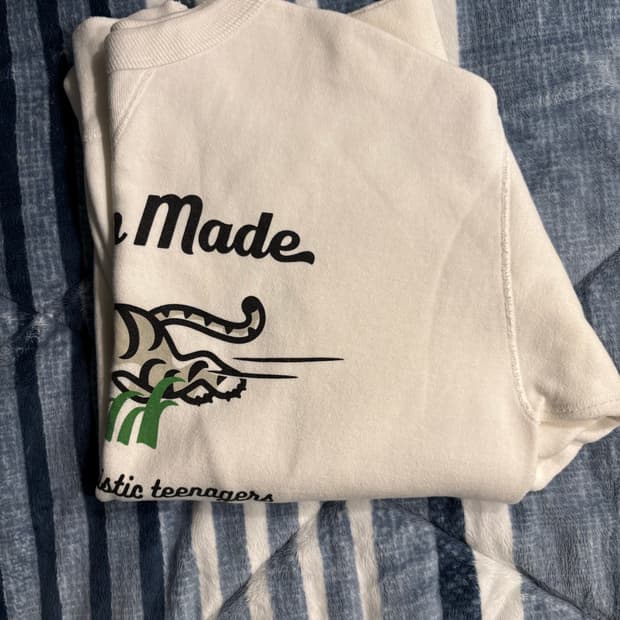 휴먼메이드 맨투맨