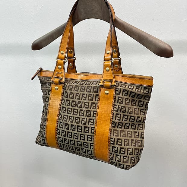 펜디 FF로고 빈티지 도트백 